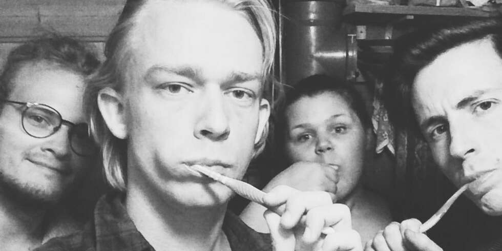 VENNER: Mariell og tre av vennene som er igjen etter opprydding i vennskapa. VENNER: Mariell og tre av vennene som er igjen etter opprydding i vennskapa.
