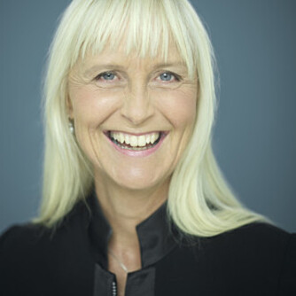 HOLDER KURS: Ragnhild Nilsen har i 20 år lært bort hvordan gode foredrag og taler skal holdes. FOTO: CoachTeam. HOLDER KURS: Ragnhild Nilsen har i 20 år lært bort hvordan gode foredrag og taler skal holdes. FOTO: CoachTeam.
