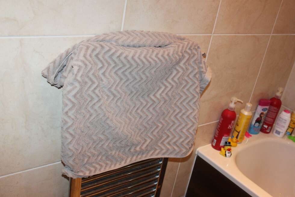 HÅNDKLÆR: Heng opp etter bruk, og du vil kunne bruke samme håndkle i mange dager. FOTO: Trine Jensen HÅNDKLÆR: Heng opp etter bruk, og du vil kunne bruke samme håndkle i mange dager. FOTO: Trine Jensen