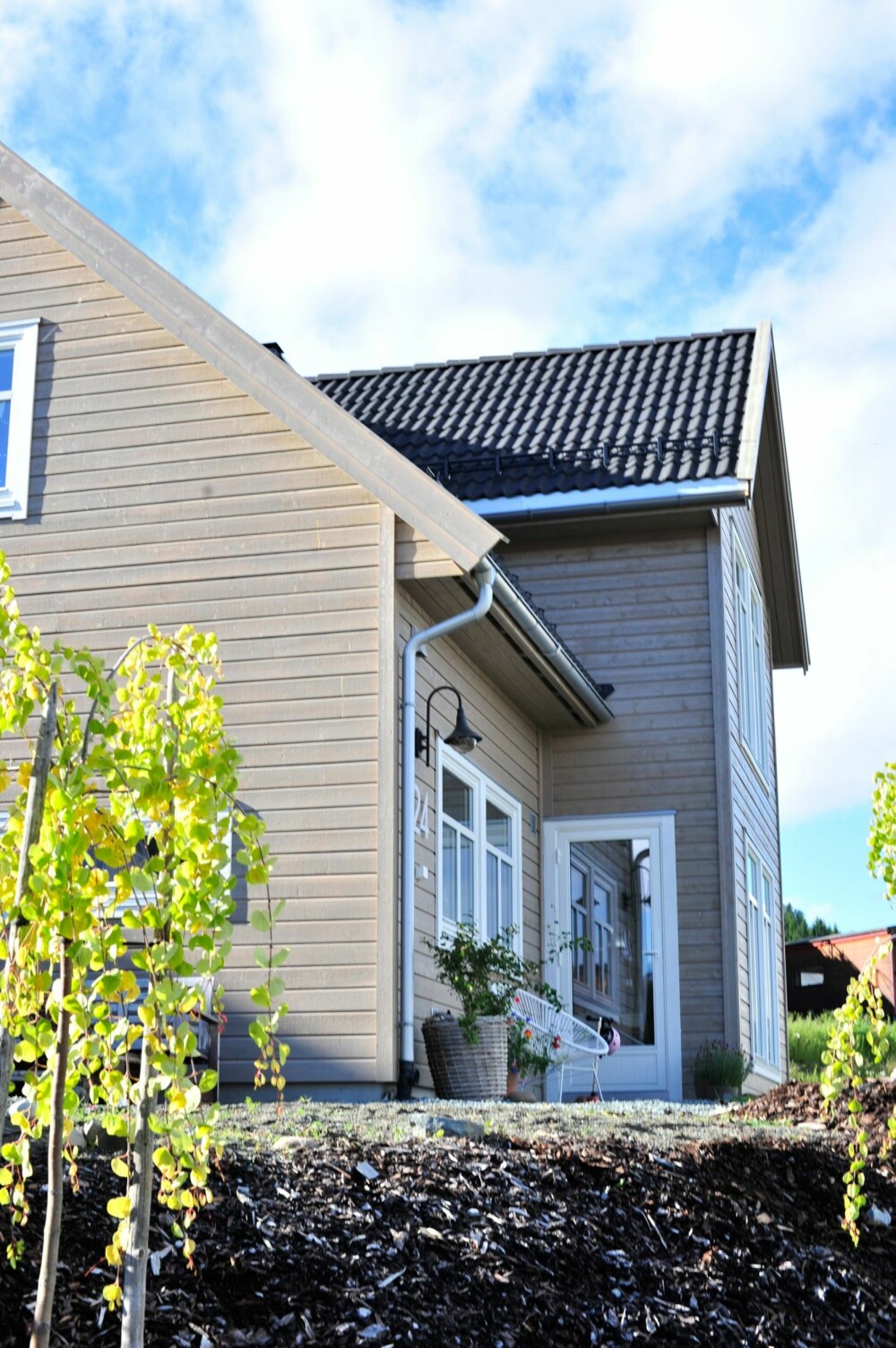 PERSONLIG PREG: Huset utenfor Trondheim er et ferdighus, men eierne har gjort så store endringer at hjemmet har fått et helt eget preg. PERSONLIG PREG: Huset utenfor Trondheim er et ferdighus, men eierne har gjort så store endringer at hjemmet har fått et helt eget preg.