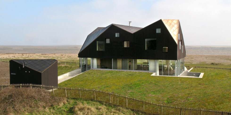 TOPPKLASSE: Det Oslo-baserte kontoret Jarmund/Vigsnæs Arkitekter vant pris fra The Royal Institute of British Architects (RIBA) for deres kantete The Dune House. TOPPKLASSE: Det Oslo-baserte kontoret Jarmund/Vigsnæs Arkitekter vant pris fra The Royal Institute of British Architects (RIBA) for deres kantete The Dune House.