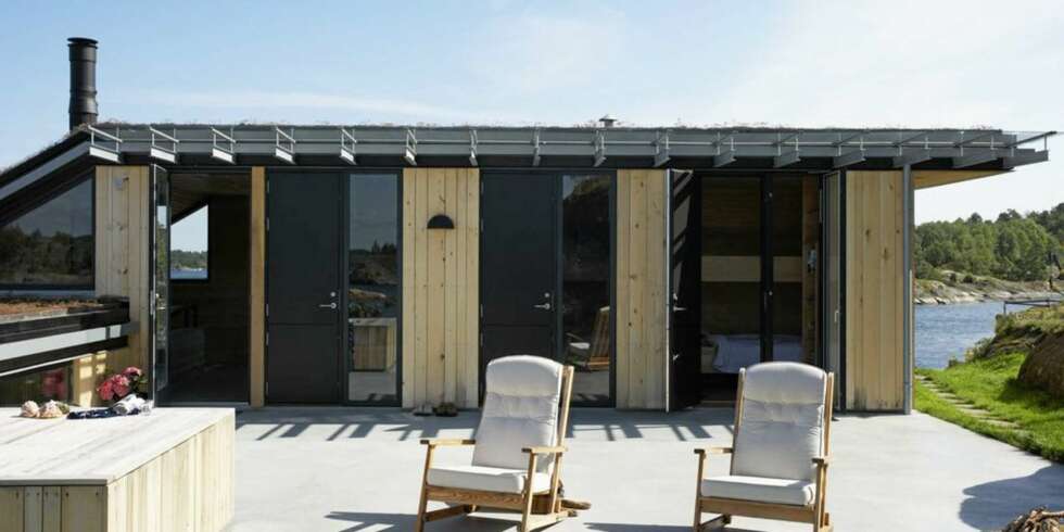 RETTET MOT SOLEN: Terrassen på toppen av huset er et populært sted å være. Legg merke til de tre sovealkovene, kahyttene som ligger side ved side. Prosjektet er tegnet av Filter arkitekter. RETTET MOT SOLEN: Terrassen på toppen av huset er et populært sted å være. Legg merke til de tre sovealkovene, kahyttene som ligger side ved side. Prosjektet er tegnet av Filter arkitekter.