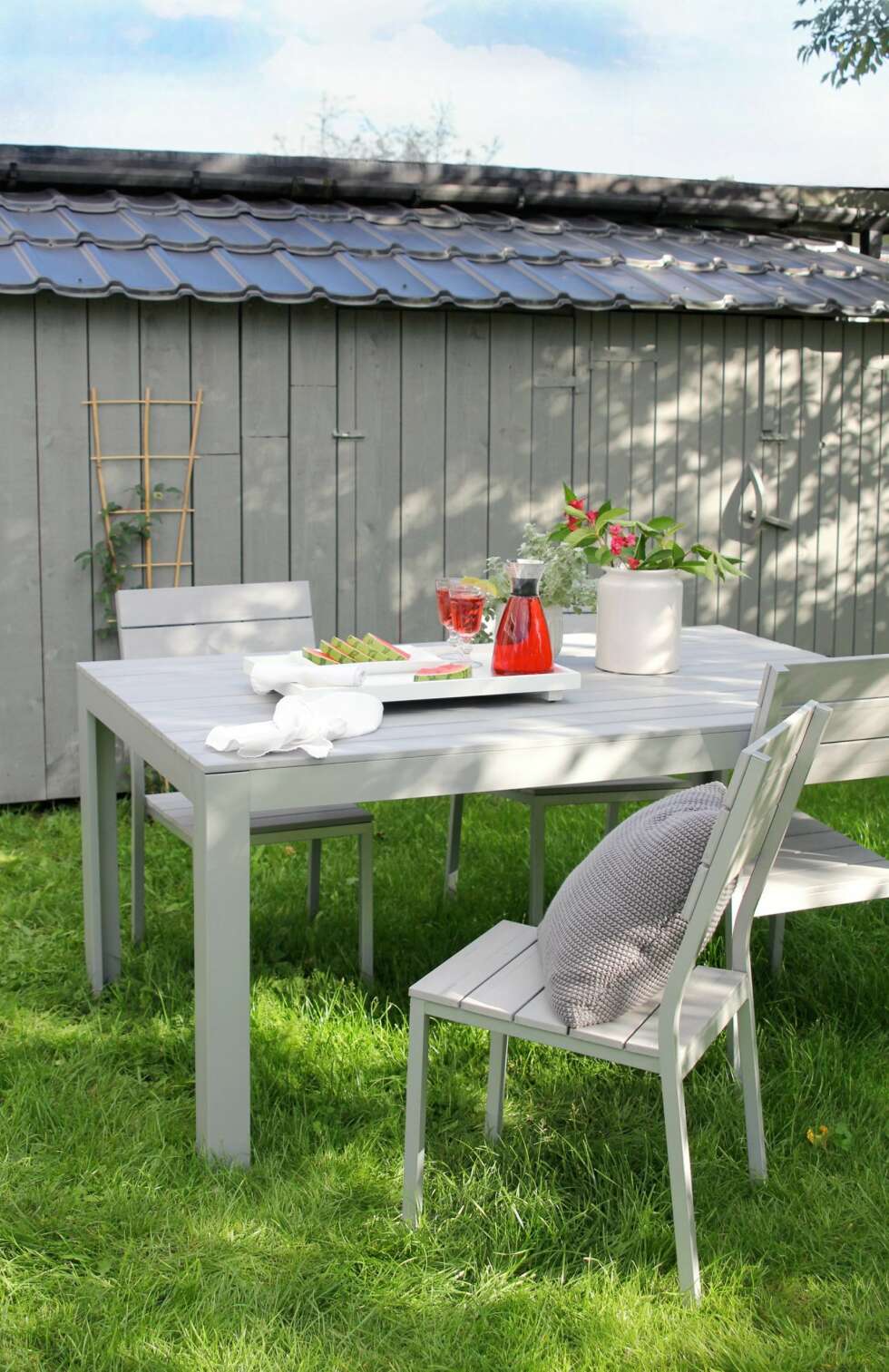 SOMMERLIG KROK: Utemøblene fra Ikea innbyr til mye hygge gjennom sommerseongen. SOMMERLIG KROK: Utemøblene fra Ikea innbyr til mye hygge gjennom sommerseongen.
