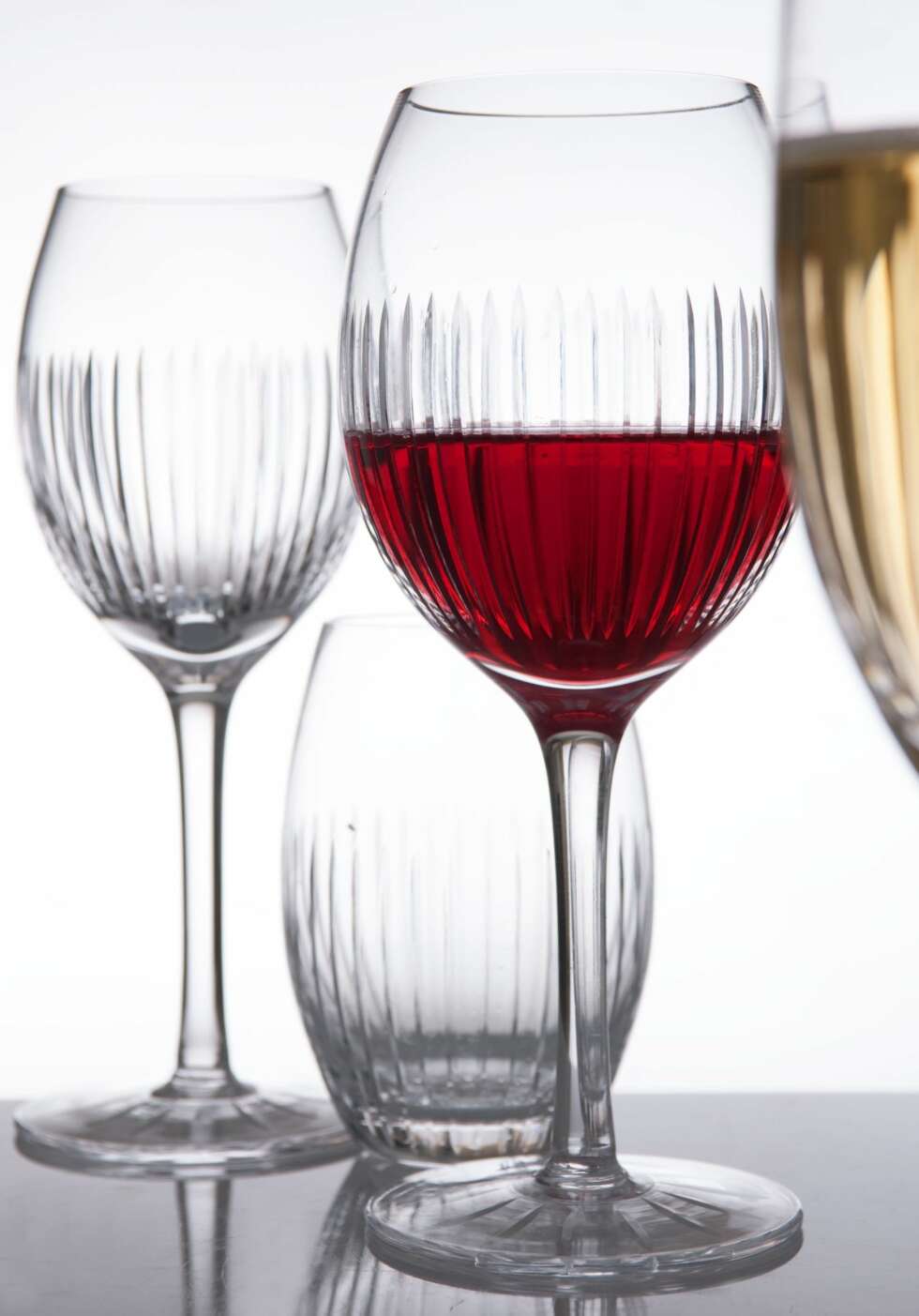 Vinglass blir sjelden feil. Her er glassene Alba fine line fra Magnor Glassverk. Vinglass blir sjelden feil. Her er glassene Alba fine line fra Magnor Glassverk.
