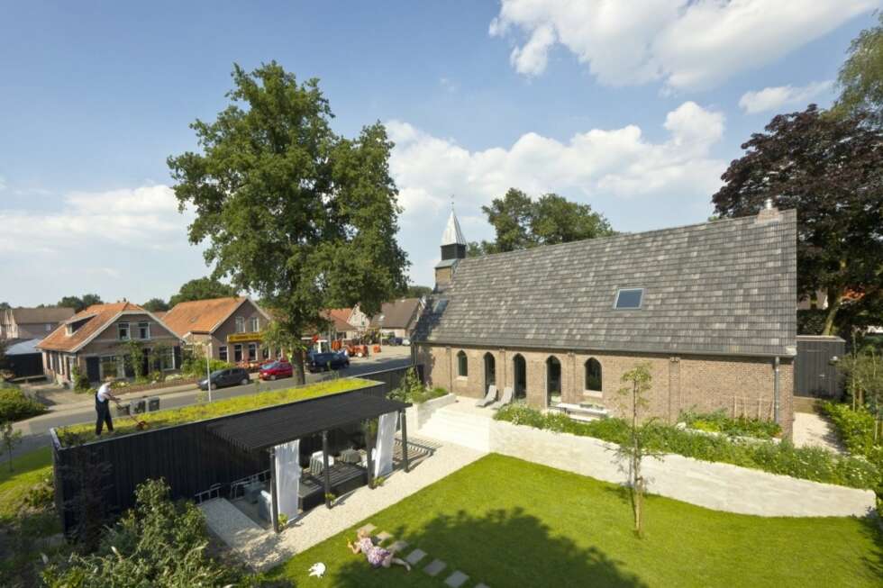 NYTT HJEM: Sjekk hvordan man laget moderne hjem av kirken. NYTT HJEM: Sjekk hvordan man laget moderne hjem av kirken.