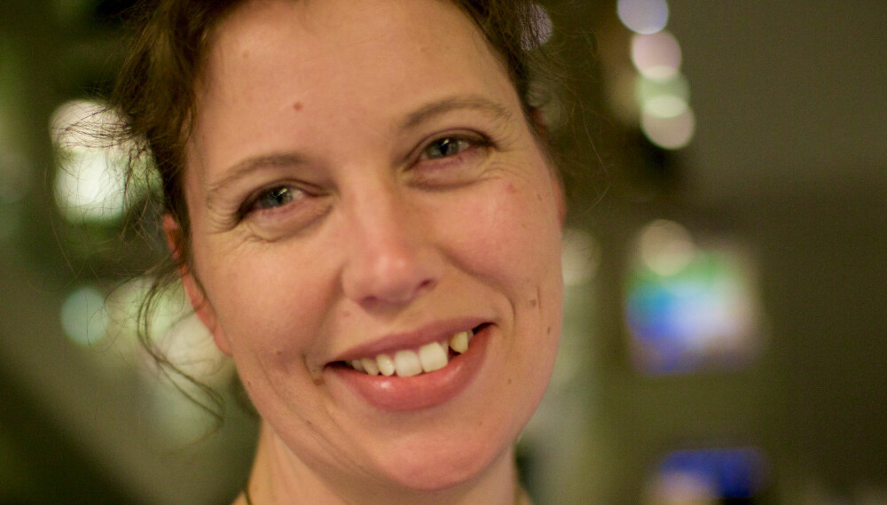 MESTRING: - Kvinner kan mer enn de tror, mener Maja. Hun hugger egen ved, fikser egen bil og lever uten innlagt vann og strøm. MESTRING: - Kvinner kan mer enn de tror, mener Maja. Hun hugger egen ved, fikser egen bil og lever uten innlagt vann og strøm.
