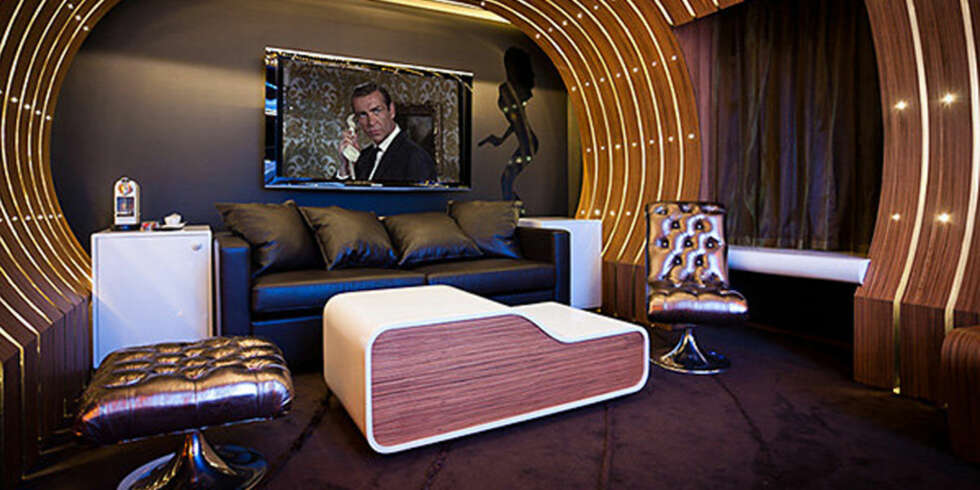 SHAKEN AND STIRRED: På dette hotellet er det lett å føle seg som 007. SHAKEN AND STIRRED: På dette hotellet er det lett å føle seg som 007.