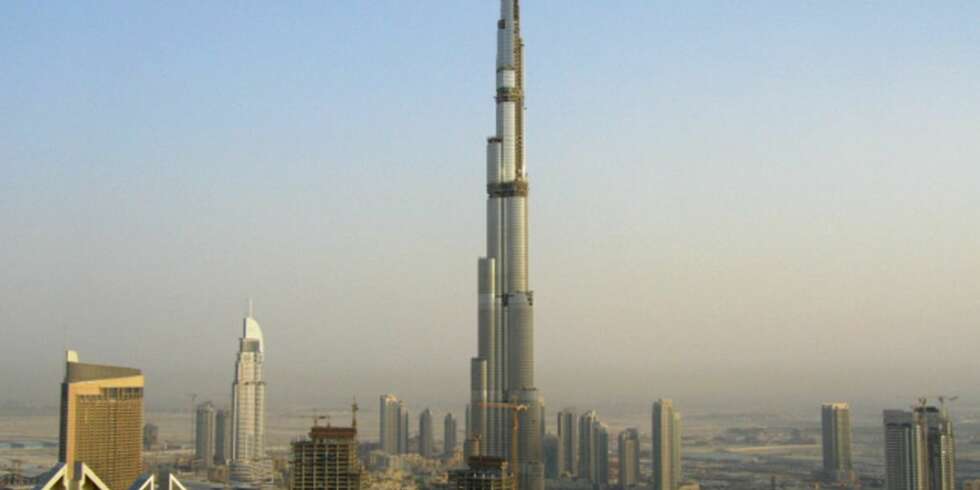 PÅ VEI: Burj Dubai i 2007. Nå rager den enda høyere over resten av Dubai. PÅ VEI: Burj Dubai i 2007. Nå rager den enda høyere over resten av Dubai.