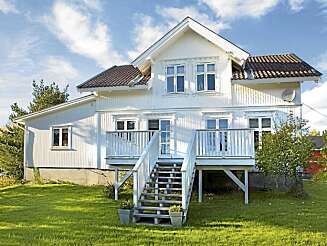 Huset var opprinnelig en tømmerhytte fra 1650-1700. I ettertid har huset blitt modernisert og bygd på, med de opprinnelige tømmerveggene er i behold. Huset var opprinnelig en tømmerhytte fra 1650-1700. I ettertid har huset blitt modernisert og bygd på, med de opprinnelige tømmerveggene er i behold.