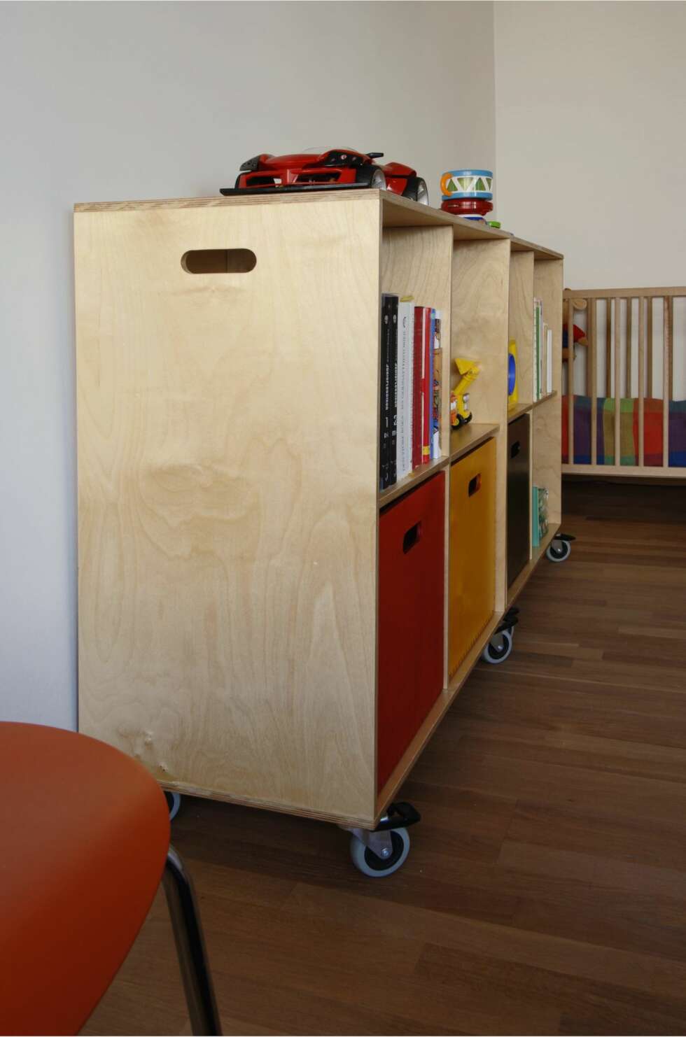 FULL RULLE: Disse kule barnekommodene med hjul under er designet av arkitekt Berge Andersen.
Leilighet arkitekt Berge Andersen FULL RULLE: Disse kule barnekommodene med hjul under er designet av arkitekt Berge Andersen.
Leilighet arkitekt Berge Andersen