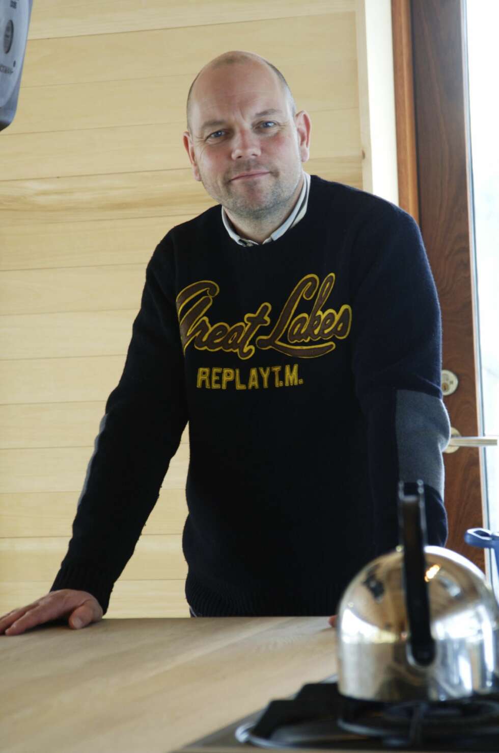 LØSNINGSORIENTERT: - Jeg så yttergang, bodplass, hyller, trapp og barnestuer som en helhet, sier designer Lars Ernst Hole. LØSNINGSORIENTERT: - Jeg så yttergang, bodplass, hyller, trapp og barnestuer som en helhet, sier designer Lars Ernst Hole.