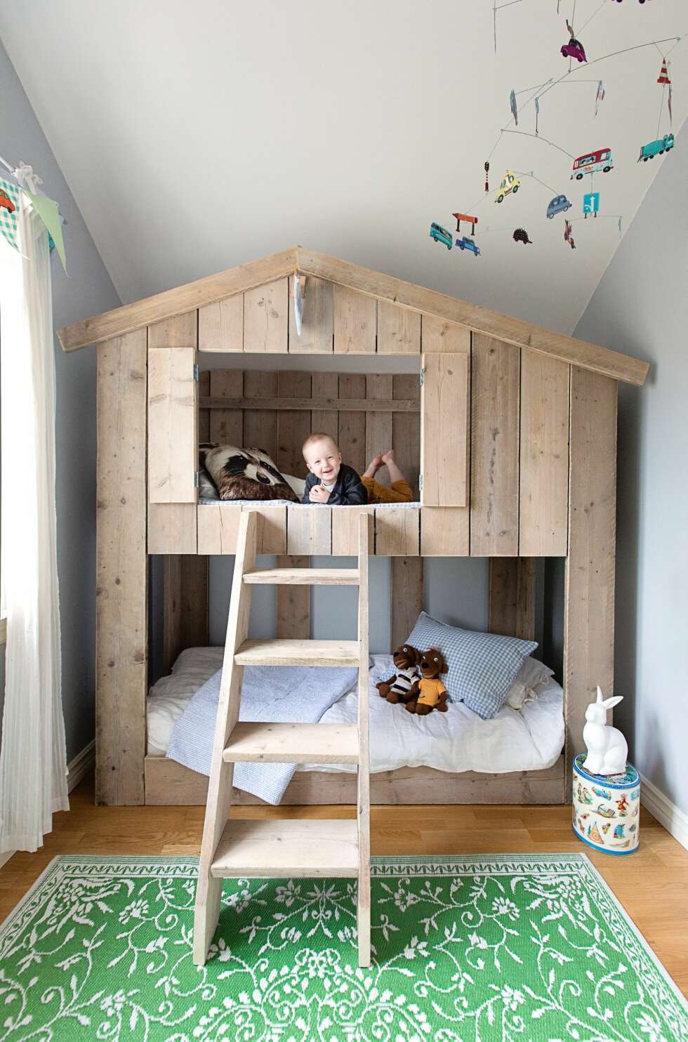 EGET HUS: Tenk å ha sitt eget hus når man er 3 år! FOTO: Jorunn Tharaldsen EGET HUS: Tenk å ha sitt eget hus når man er 3 år! FOTO: Jorunn Tharaldsen