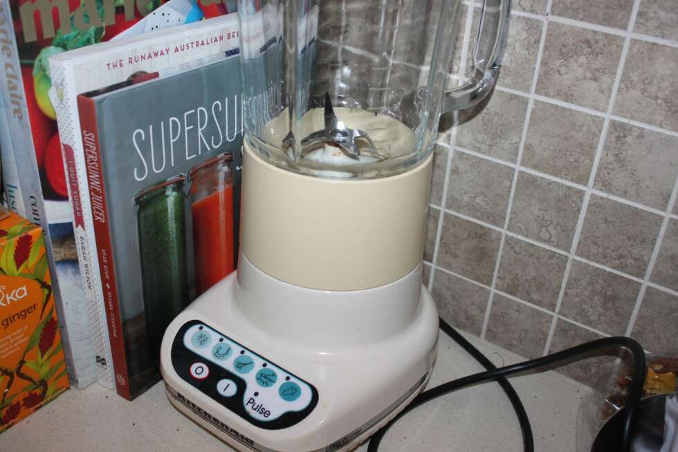 BLENDER: Ekle matrester kan bli sittende fast ned i denne om du ikke er nøye med rengjøringen. FOTO: Trine Jensen BLENDER: Ekle matrester kan bli sittende fast ned i denne om du ikke er nøye med rengjøringen. FOTO: Trine Jensen