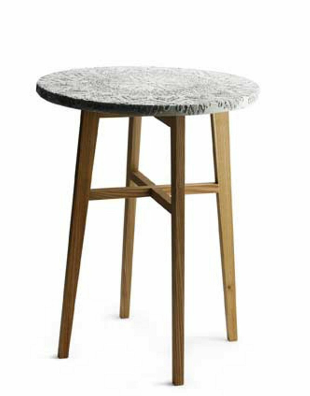 SIDEBORD: Keramikker Tove Amdam har laget dette bordet, Evelyn, med betongtopp. SIDEBORD: Keramikker Tove Amdam har laget dette bordet, Evelyn, med betongtopp.