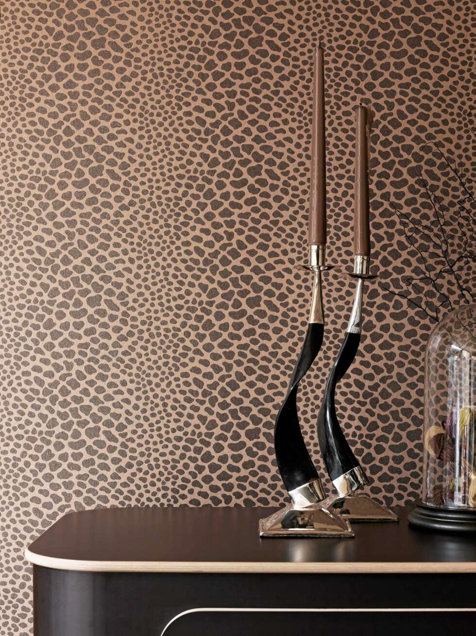 HELT VILT. Du kan velge blant ville dyr og reptiler i metervis.
Sjekk inn hos osborneandlittle. com og la de ville følelsene
styre. Vi valgte Panthera fra kolleksjonen Komodo.
Fint i entreen eller stuen - eller hvor som helst, kr 1050
pr. rull, poesiinterior.no HELT VILT. Du kan velge blant ville dyr og reptiler i metervis.
Sjekk inn hos osborneandlittle. com og la de ville følelsene
styre. Vi valgte Panthera fra kolleksjonen Komodo.
Fint i entreen eller stuen - eller hvor som helst, kr 1050
pr. rull, poesiinterior.no
