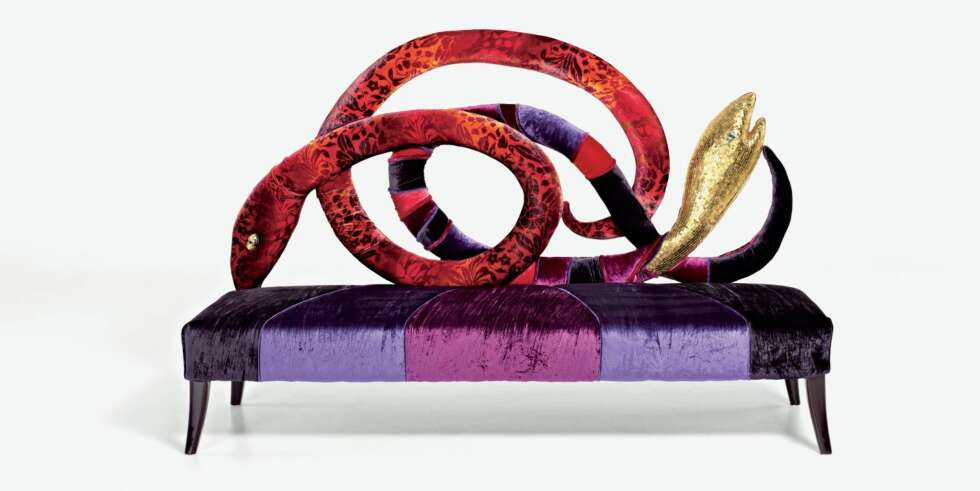 SOFA FOR OVERMODIGE: Ryggstøtten i sofaen Anaconda er formet som to slanger. SOFA FOR OVERMODIGE: Ryggstøtten i sofaen Anaconda er formet som to slanger.