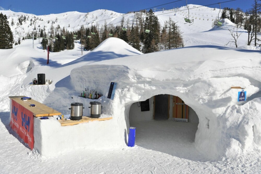 Kryp sammen i slovensk igloo-idyll Kryp sammen i slovensk igloo-idyll
