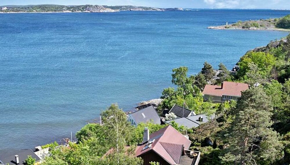 POPULÆRT HYTTEOMRÅDE: Her i Larvik ble det solgt 53 fritidsboliger ved sjøen i 2011. Det høyeste antallet i en enkeltkommune i fjor. Dernest følger Østfold kommunene Fredrikstad og Hvaler. POPULÆRT HYTTEOMRÅDE: Her i Larvik ble det solgt 53 fritidsboliger ved sjøen i 2011. Det høyeste antallet i en enkeltkommune i fjor. Dernest følger Østfold kommunene Fredrikstad og Hvaler.