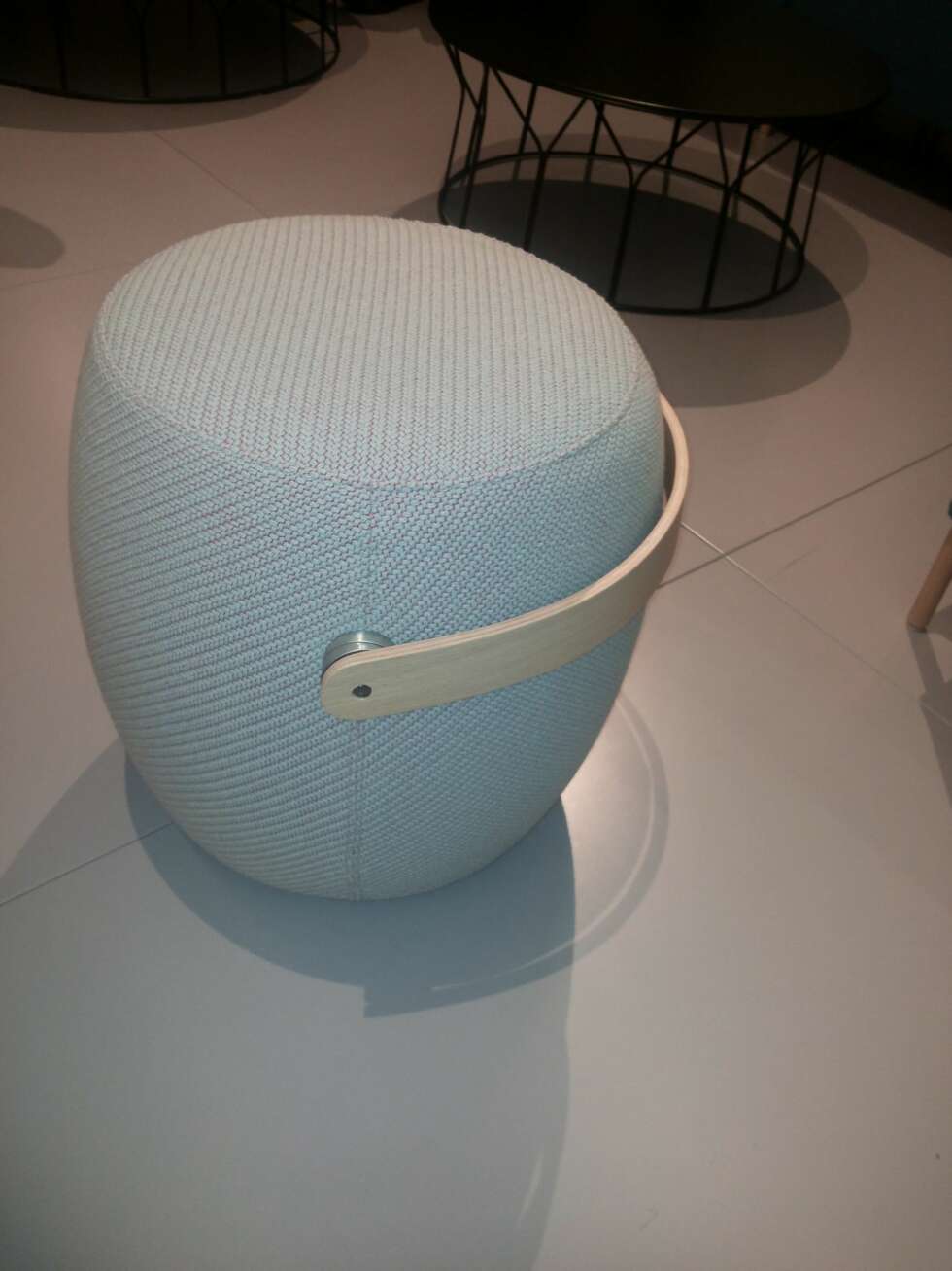 FLEKSIBEL: Møbler du enkelt kan ta med deg rundt omkring er en klar trend. Med dem kan du skape spennende miljøer. Puffen Carry on er fra Offecct. FLEKSIBEL: Møbler du enkelt kan ta med deg rundt omkring er en klar trend. Med dem kan du skape spennende miljøer. Puffen Carry on er fra Offecct.
