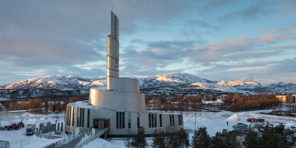 MODERNE KIRKE: I Alta har de denne uken fått innviet kirkebygget som har vært planlagt i over 50 år. MODERNE KIRKE: I Alta har de denne uken fått innviet kirkebygget som har vært planlagt i over 50 år.