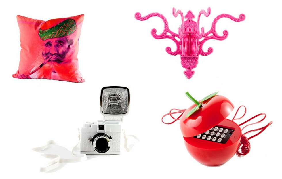 Pute, kr 398, Zanz. Fotoapparat Lomografi, kr 899, Milla Boutique. Veggknagg Barock i rosa plast, kr 136, Ruth 66. Eple-telefon, kr 375, Ruth 66. Pute, kr 398, Zanz. Fotoapparat Lomografi, kr 899, Milla Boutique. Veggknagg Barock i rosa plast, kr 136, Ruth 66. Eple-telefon, kr 375, Ruth 66.