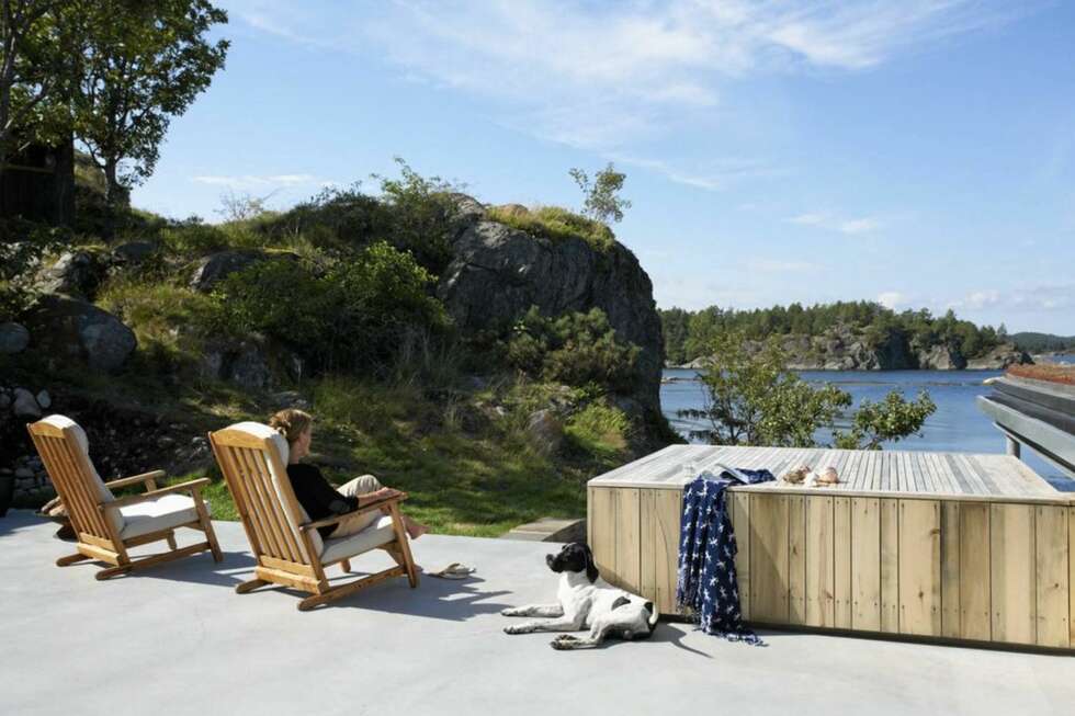 UNIK TERRASSE: På dager som dette er det ingen ting som kan måle seg med en sommerhytte på sørlandet. UNIK TERRASSE: På dager som dette er det ingen ting som kan måle seg med en sommerhytte på sørlandet.