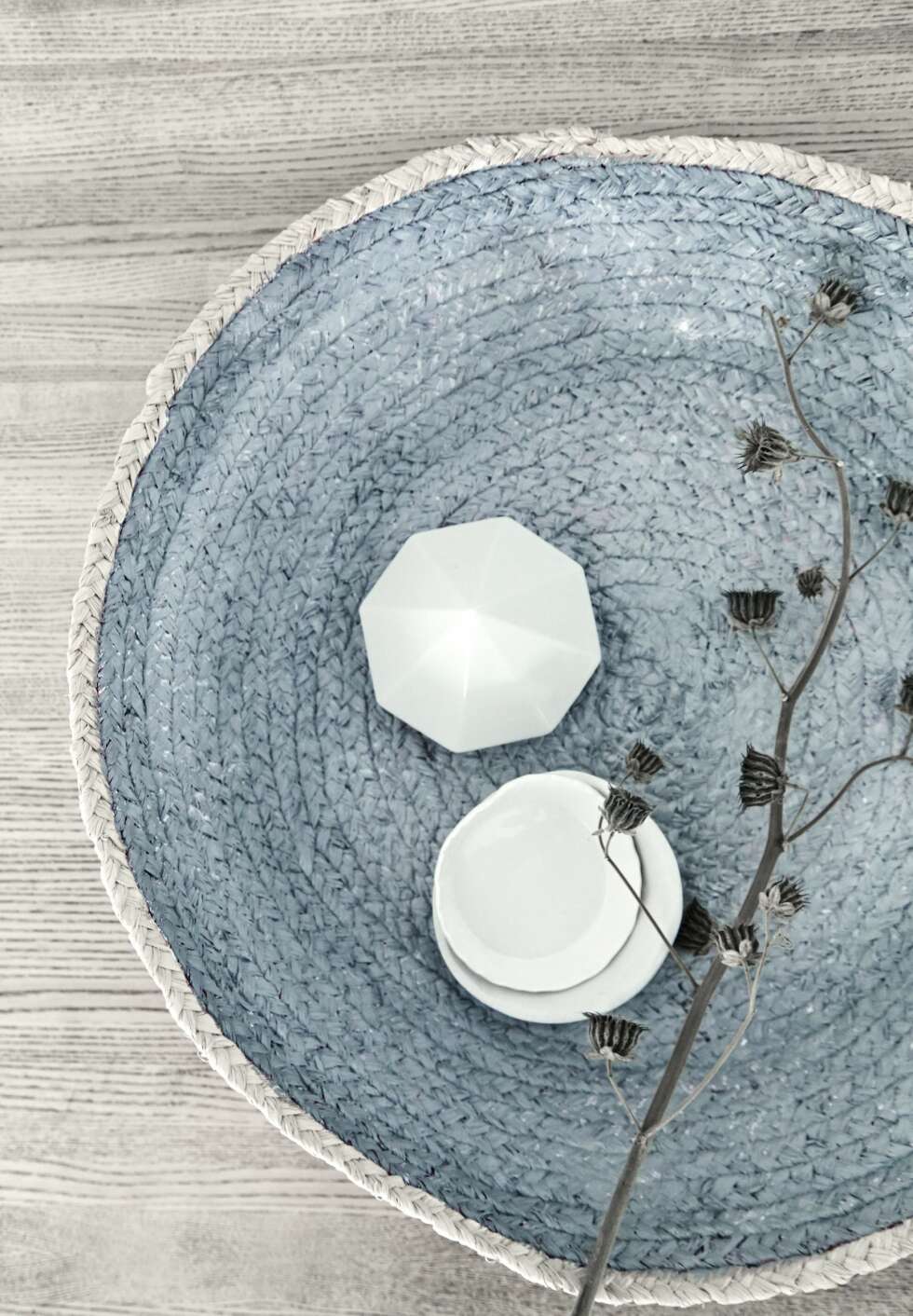 I NY FARGE: Kurven fra Rice er malt med dueblå hobbymaling. FOTO: IdecorImages I NY FARGE: Kurven fra Rice er malt med dueblå hobbymaling. FOTO: IdecorImages