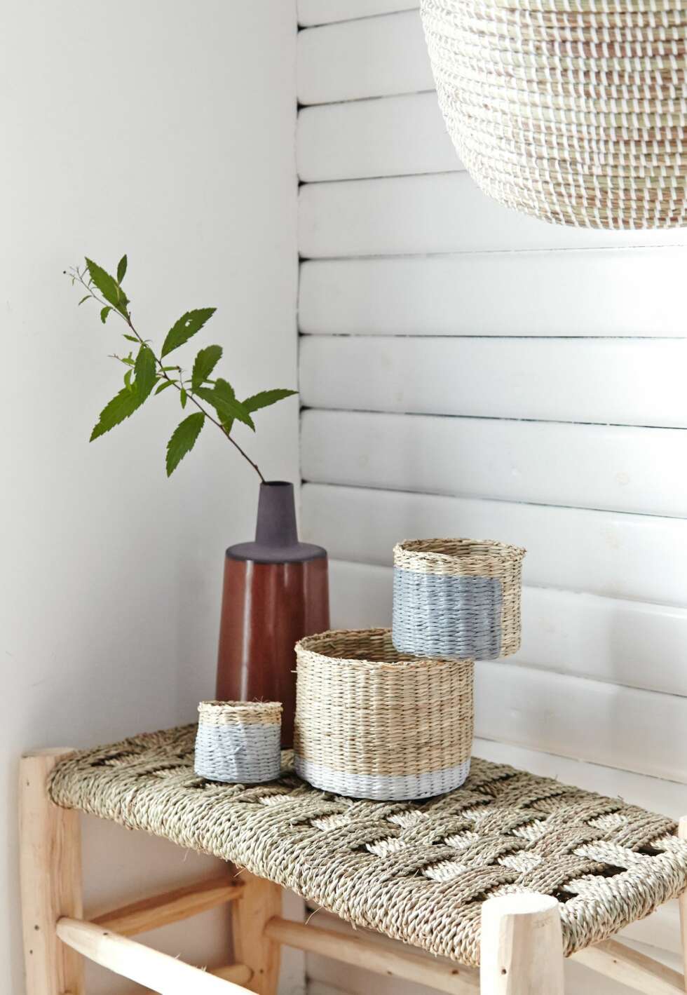 FELTARBEID: Kurvene Ljusnan kommer i et sett med tre stk., kr 29, Ikea. Benk, kr 400, fra irosensnavn.dk. FOTO: IstockImages FELTARBEID: Kurvene Ljusnan kommer i et sett med tre stk., kr 29, Ikea. Benk, kr 400, fra irosensnavn.dk. FOTO: IstockImages