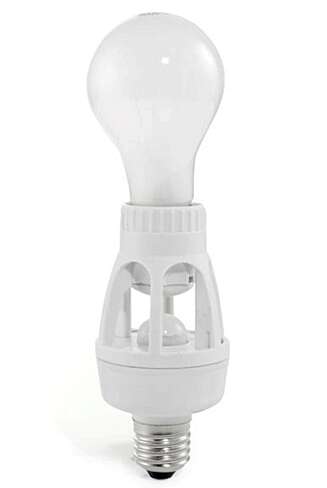 SENSOR: Lyset skrur seg på når du er maks fem meter unna adapteren. SENSOR: Lyset skrur seg på når du er maks fem meter unna adapteren.