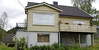 KRONESHUS: Dette huset i Kvinlog er lagt ut med en prisantydning på kr 1,- og med beskjed om at bud ønskes. KRONESHUS: Dette huset i Kvinlog er lagt ut med en prisantydning på kr 1,- og med beskjed om at bud ønskes.