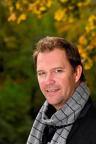 KJENDISNABO: Bjarte Hjelmeland eier en øy rett i siktlinja fra Jomfruholmen. KJENDISNABO: Bjarte Hjelmeland eier en øy rett i siktlinja fra Jomfruholmen.