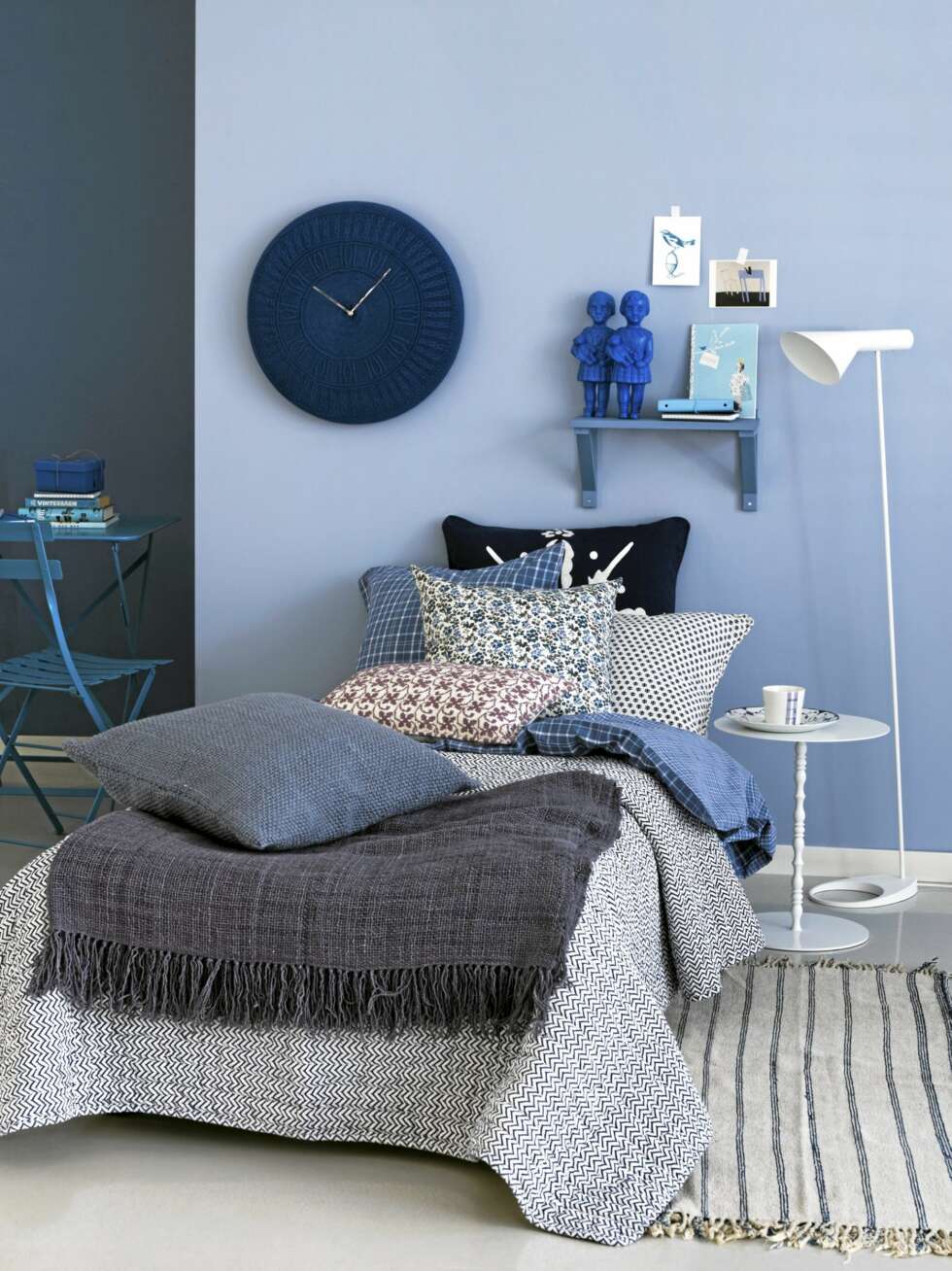 BLÅ HØST: Blått passer inn i både moderne, stramme hjem til mer tradisjonelle, etablerte hjem. Og denim er en slager i høst. BLÅ HØST: Blått passer inn i både moderne, stramme hjem til mer tradisjonelle, etablerte hjem. Og denim er en slager i høst.