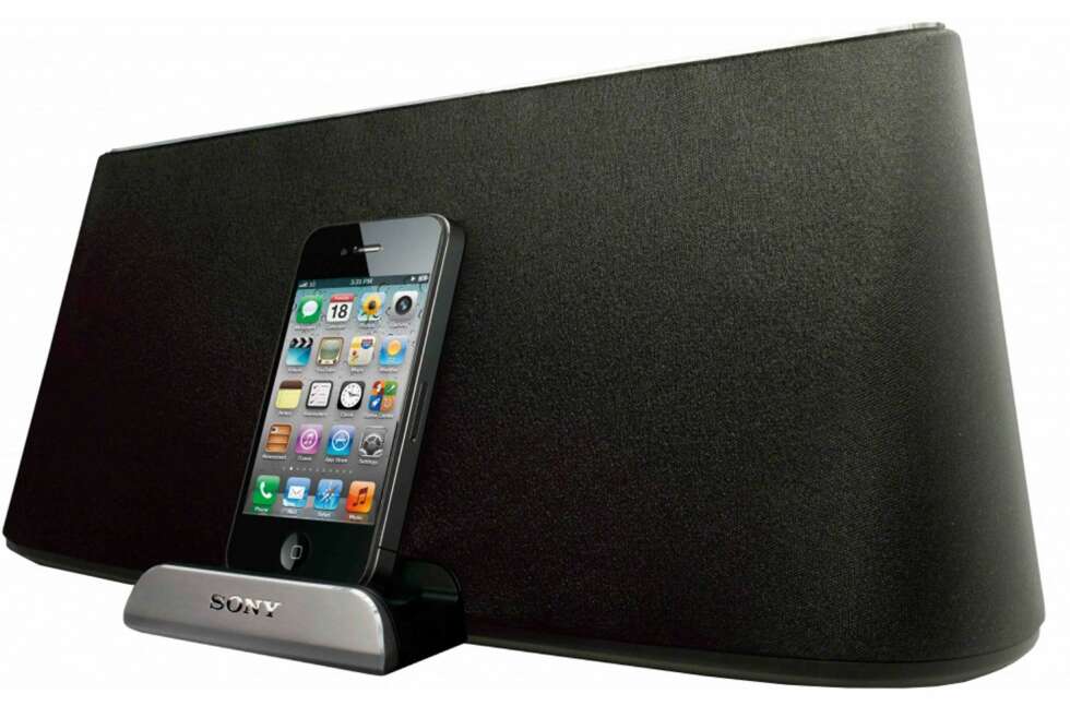 SVART OG ENKEL: AirPlay-høyttaleren fra Sony passer for deg som vil ha en sofistikert variant av det tradisjonelle stereoanlegget. Sony, RDP-XA700iP, kr 4100. SVART OG ENKEL: AirPlay-høyttaleren fra Sony passer for deg som vil ha en sofistikert variant av det tradisjonelle stereoanlegget. Sony, RDP-XA700iP, kr 4100.