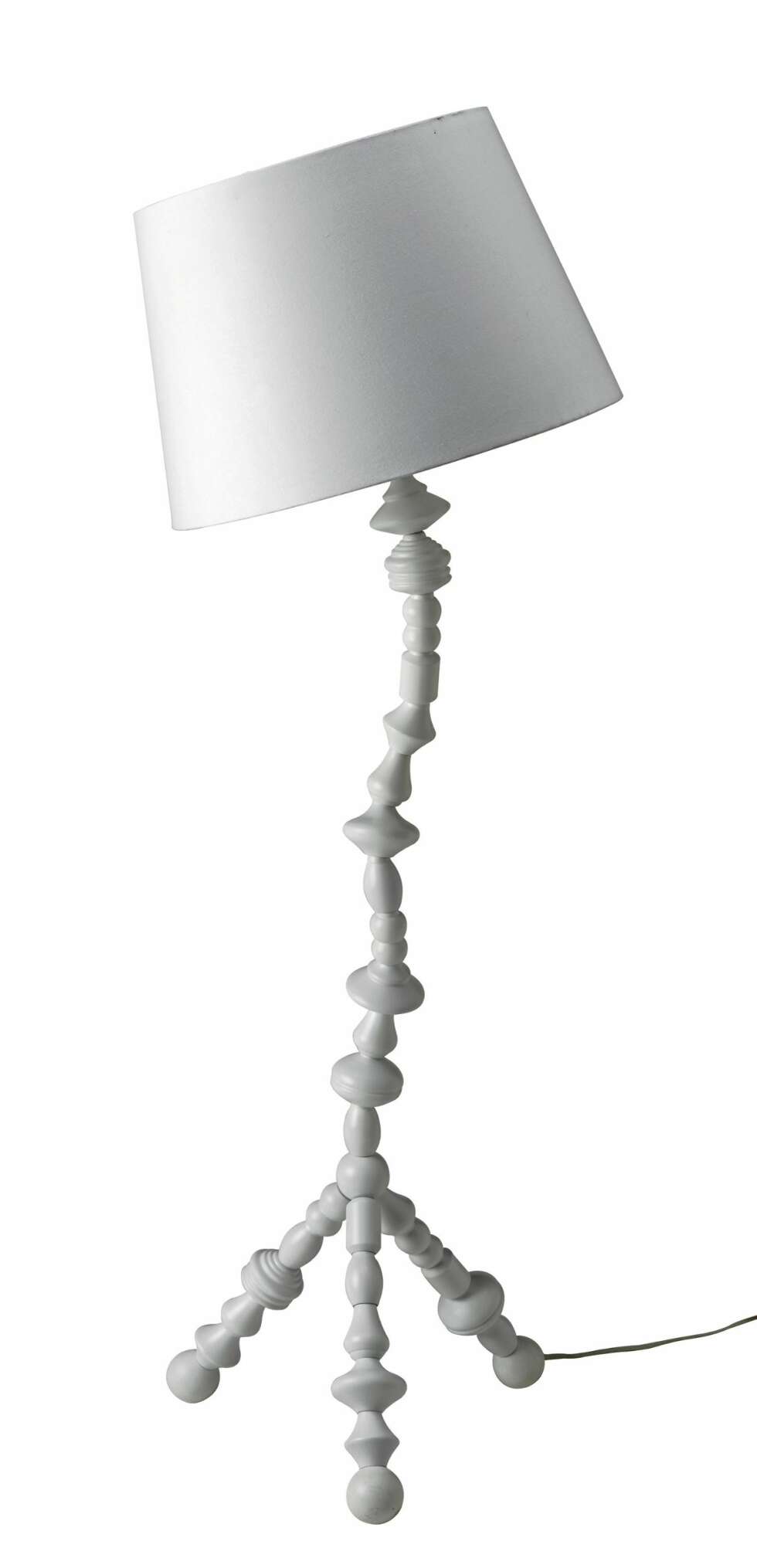 KROKET: Ikea sin nye lampe PS Svarva har en sjarmerende og skjev form. Den passer perfekt til den lekne som ønsker et ikke-perfekt uttrykk. KROKET: Ikea sin nye lampe PS Svarva har en sjarmerende og skjev form. Den passer perfekt til den lekne som ønsker et ikke-perfekt uttrykk.