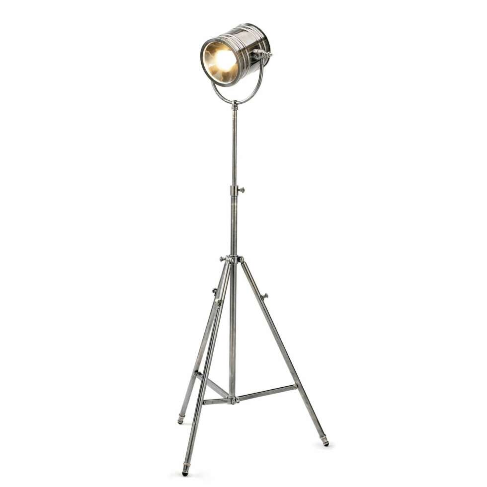 INDUSTRIELL: Denne lampen fra Nordal passer perfekt til den industrielle stilen. INDUSTRIELL: Denne lampen fra Nordal passer perfekt til den industrielle stilen.