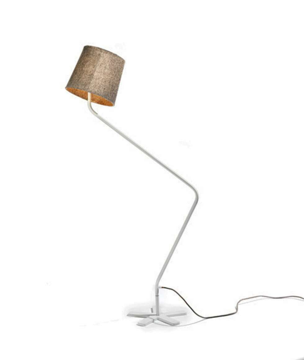 TILPASNINGSDYKTIG: Groggy er en praktisk og kuriøs lampe med roterbar skjerm. TILPASNINGSDYKTIG: Groggy er en praktisk og kuriøs lampe med roterbar skjerm.