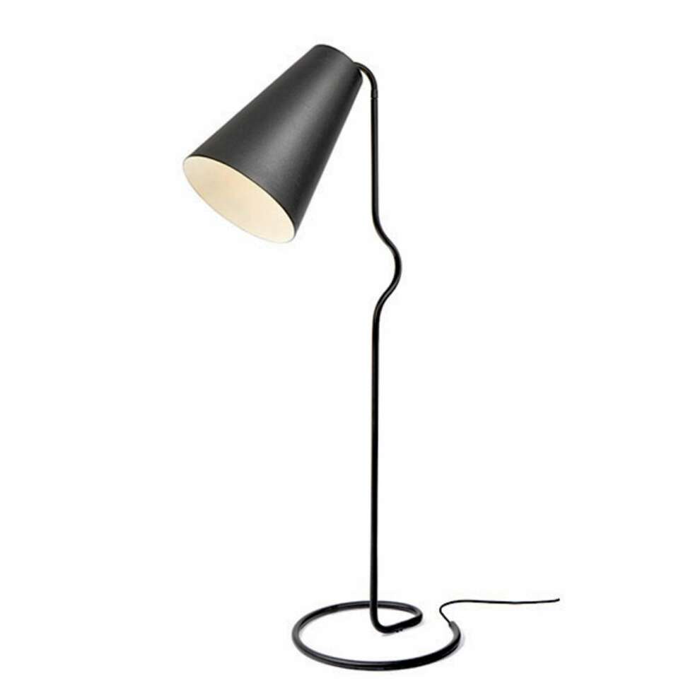 OVERDIMENSJONERT: Bender fra Northern lighting har organiske linjer og en overdimensjonert lampeskjerm. OVERDIMENSJONERT: Bender fra Northern lighting har organiske linjer og en overdimensjonert lampeskjerm.