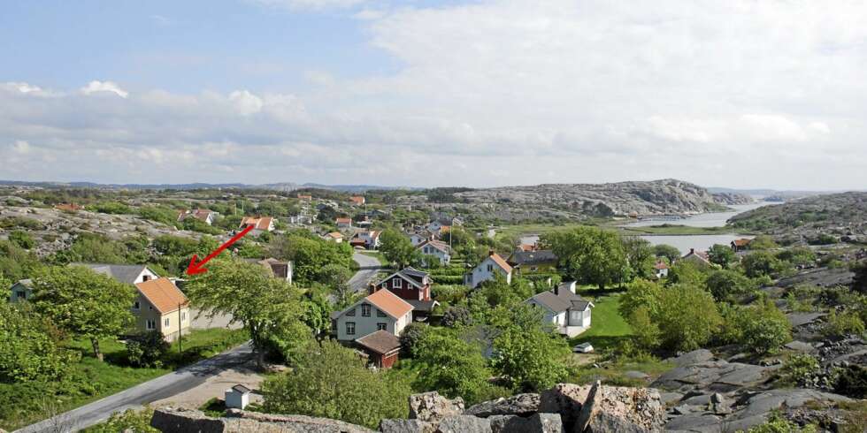 HAMBURGSUND: (Tanum kommune): Fritidshus, 1 ½ plan med kjeller. 4 rom. Boareal 66 kvm. Tomt 1341 kvm. Byggår 1946. Visning: 2/4 kl 15:00-16:00. Takst: 1.125.000 millioner svenske kroner HAMBURGSUND: (Tanum kommune): Fritidshus, 1 ½ plan med kjeller. 4 rom. Boareal 66 kvm. Tomt 1341 kvm. Byggår 1946. Visning: 2/4 kl 15:00-16:00. Takst: 1.125.000 millioner svenske kroner
