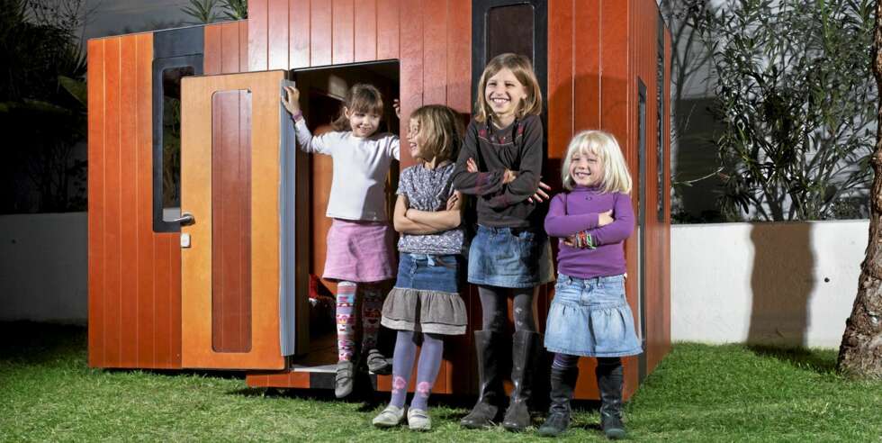 FUNKISBARNA: Nye lekehus fra SmartPlayhouse er inspirert av moderne arkitektur og utfordrer de tradisjonelle lekehusene i norske hager. Dette huset er 1,40x1,40x1,5m. Pris: 2200 euro. FUNKISBARNA: Nye lekehus fra SmartPlayhouse er inspirert av moderne arkitektur og utfordrer de tradisjonelle lekehusene i norske hager. Dette huset er 1,40x1,40x1,5m. Pris: 2200 euro.