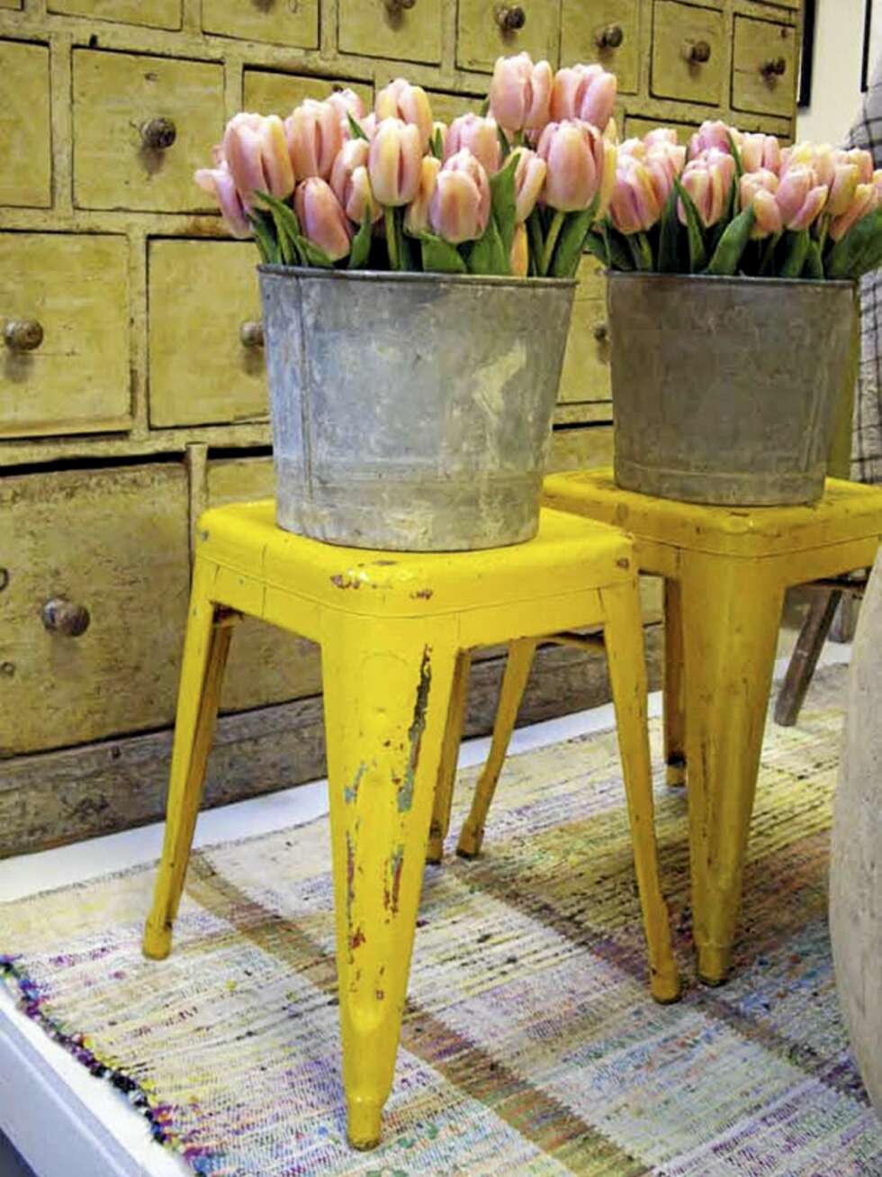 FARGEKLATT: Tøffe krakker fra Tolix hos garbo Interiors. FARGEKLATT: Tøffe krakker fra Tolix hos garbo Interiors.