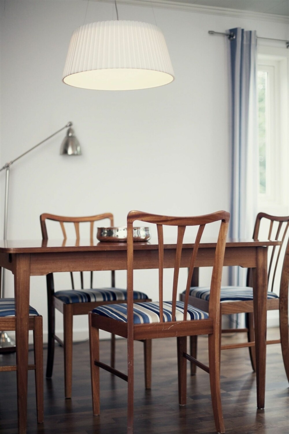 STILFIULL: Klassisk spisestue i skandinavisk design. STILFIULL: Klassisk spisestue i skandinavisk design.