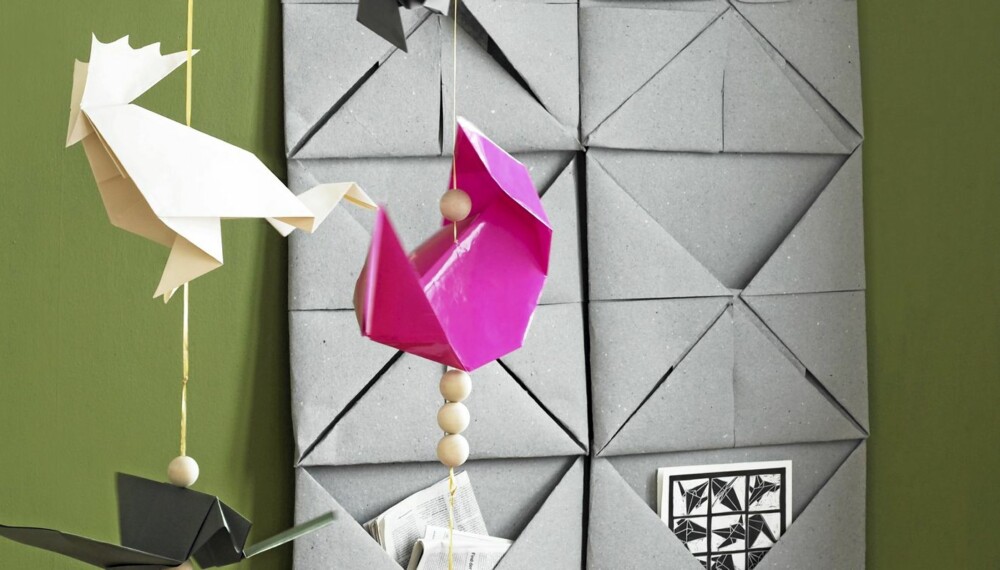KUL KUNST: Alt du trenger for å lage en morsom hane og fine konvolutter er et stykke papir - og litt fingerferdighet. KUL KUNST: Alt du trenger for å lage en morsom hane og fine konvolutter er et stykke papir - og litt fingerferdighet.
