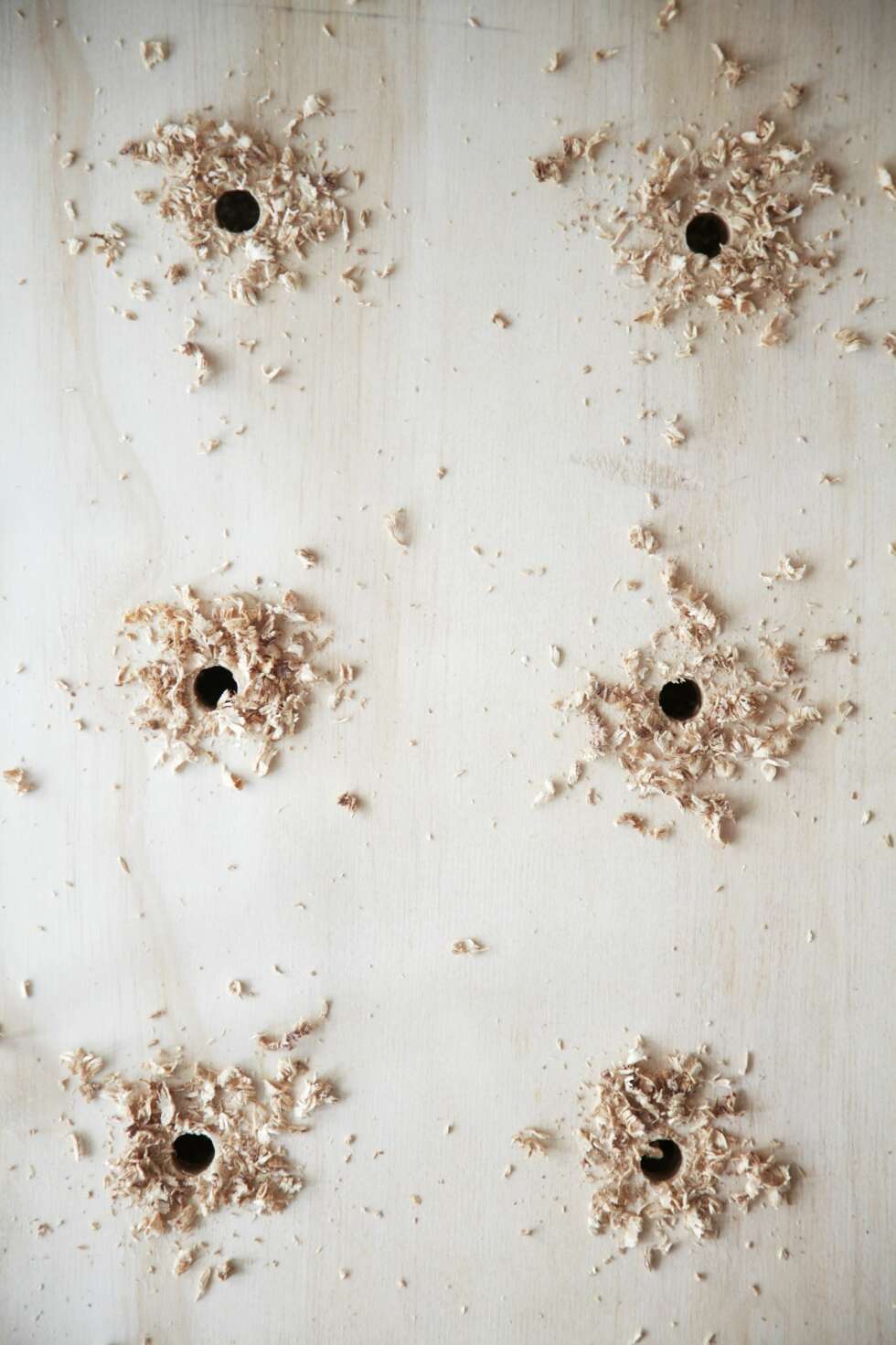 BORE HULL: Sørg for at hullene er i nøyaktig lik høyde. FOTO: IstockImages BORE HULL: Sørg for at hullene er i nøyaktig lik høyde. FOTO: IstockImages