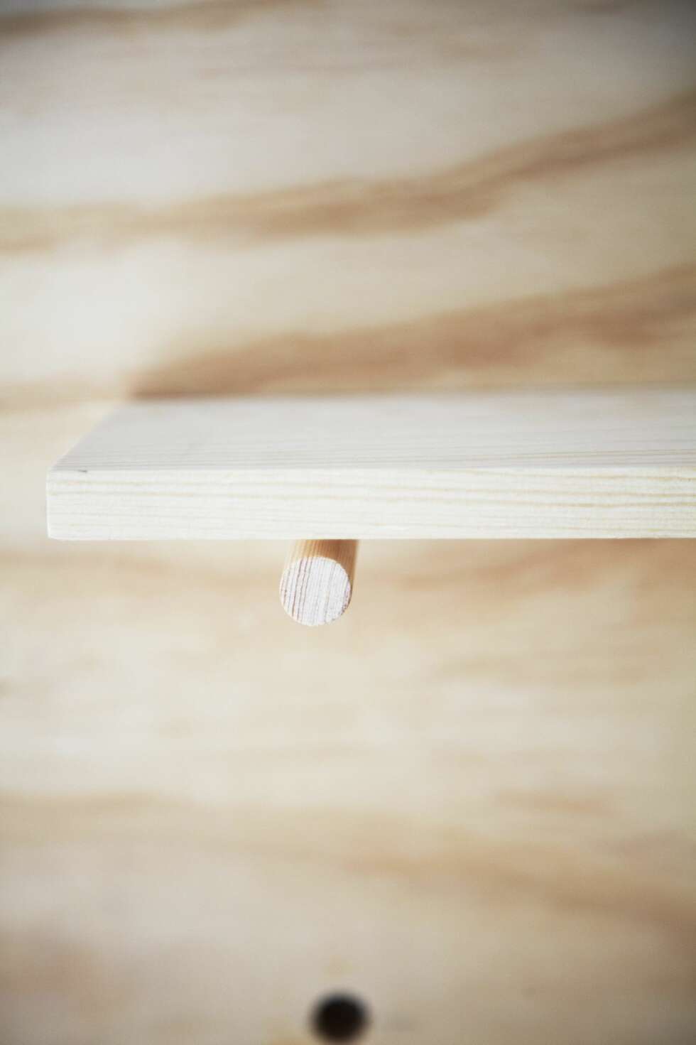 ULIKE LENGDER: La gjerne hylleplatene være i ulike lengder for dynamikkens skyld. FOTO: IstockImages ULIKE LENGDER: La gjerne hylleplatene være i ulike lengder for dynamikkens skyld. FOTO: IstockImages