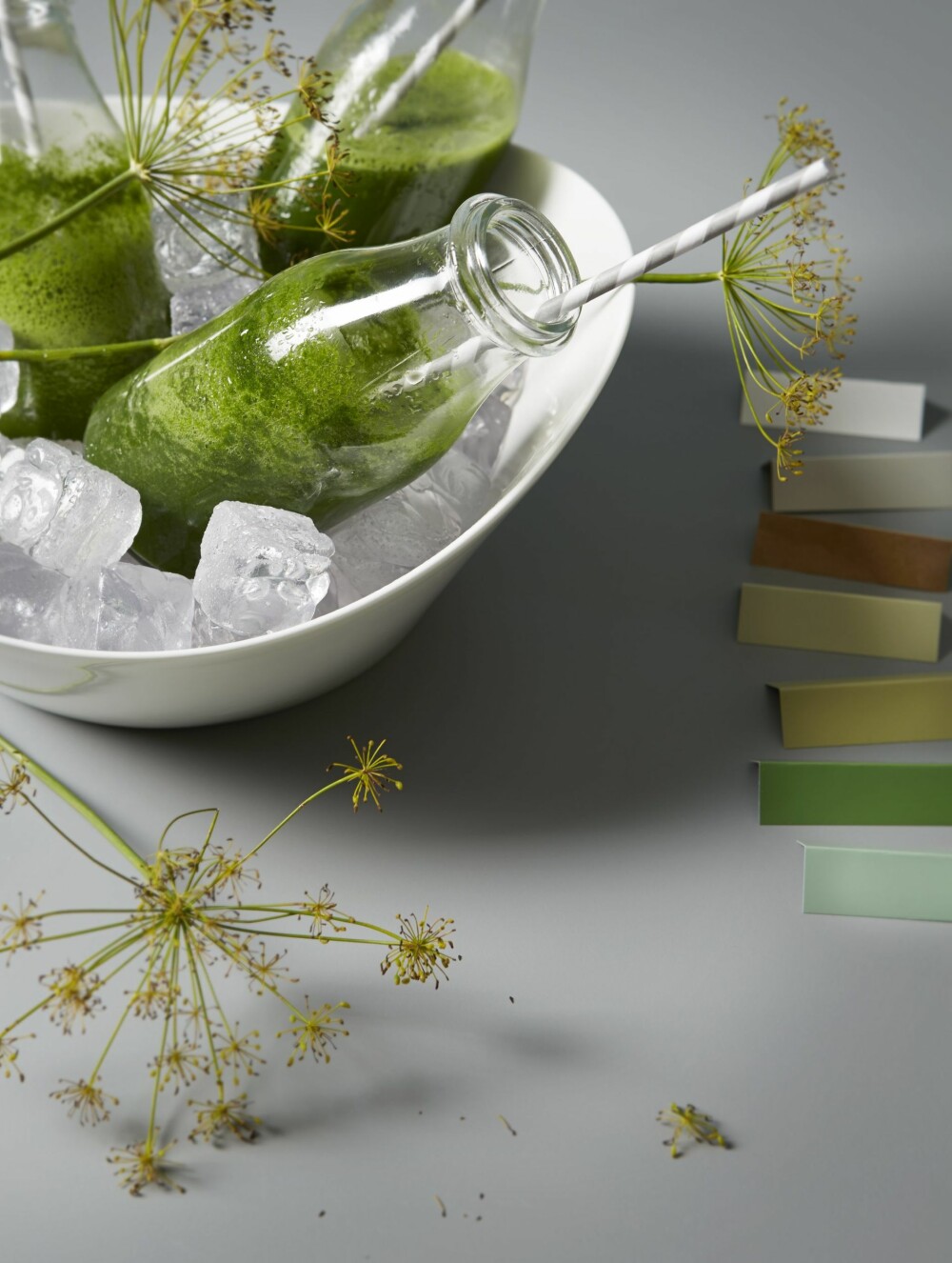 En sunn og næringsrik smoothie er en god start på dagen. Å presentere den som dette, rekker de færreste av oss på hverdager. Men det er lov å la seg inspirere. Styling: Juni Hjartholm og stylingassistent: Louise K. Ruud. En sunn og næringsrik smoothie er en god start på dagen. Å presentere den som dette, rekker de færreste av oss på hverdager. Men det er lov å la seg inspirere. Styling: Juni Hjartholm og stylingassistent: Louise K. Ruud.