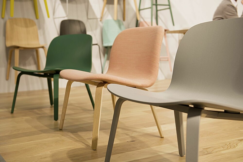 LAVMÆLT ELEGANSE: Loungeversjonen i Visu-familien er designet av Mika Tolvanen for Muuto. LAVMÆLT ELEGANSE: Loungeversjonen i Visu-familien er designet av Mika Tolvanen for Muuto.