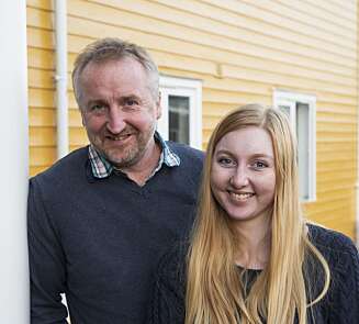 - Vi er superfornøyde med farger, møbler og lys. I det nye hobbyrommet kan vi også være uten mål og mening og samtidig trives, sier far og datter, Espen og Vilde Rognlien. - Vi er superfornøyde med farger, møbler og lys. I det nye hobbyrommet kan vi også være uten mål og mening og samtidig trives, sier far og datter, Espen og Vilde Rognlien.