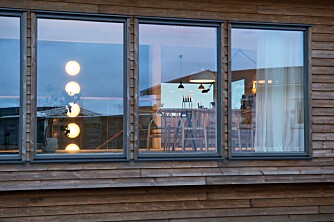 FASADELYS: Tenk lysplassering også sett fra utsiden. Et opplyst hus i mørket er hyggelig og viser frem interiøret. FASADELYS: Tenk lysplassering også sett fra utsiden. Et opplyst hus i mørket er hyggelig og viser frem interiøret.