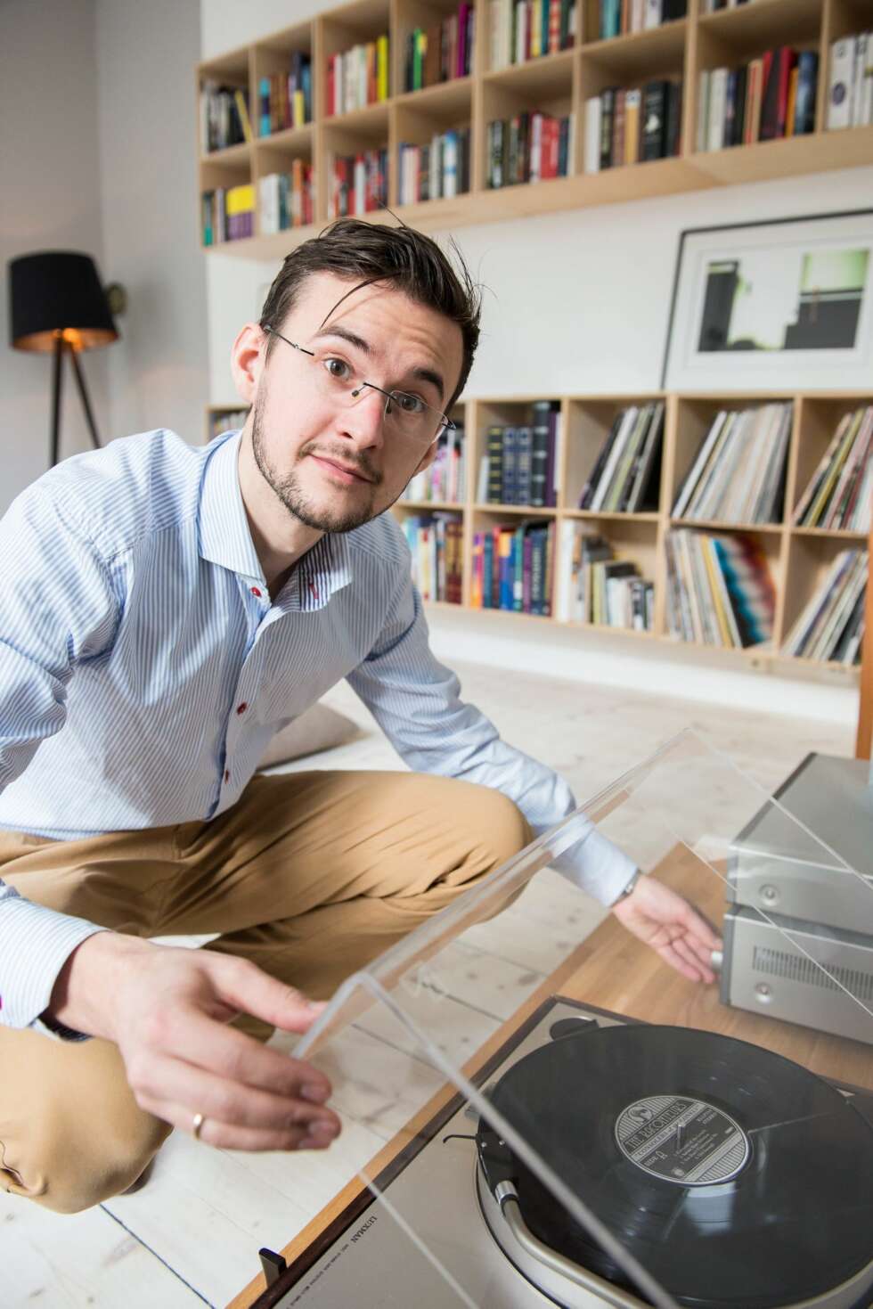 SVERGER TIL VINYL: Når Torbjørn skal lytte til musikk, foretrekker han å sette på en plate. SVERGER TIL VINYL: Når Torbjørn skal lytte til musikk, foretrekker han å sette på en plate.