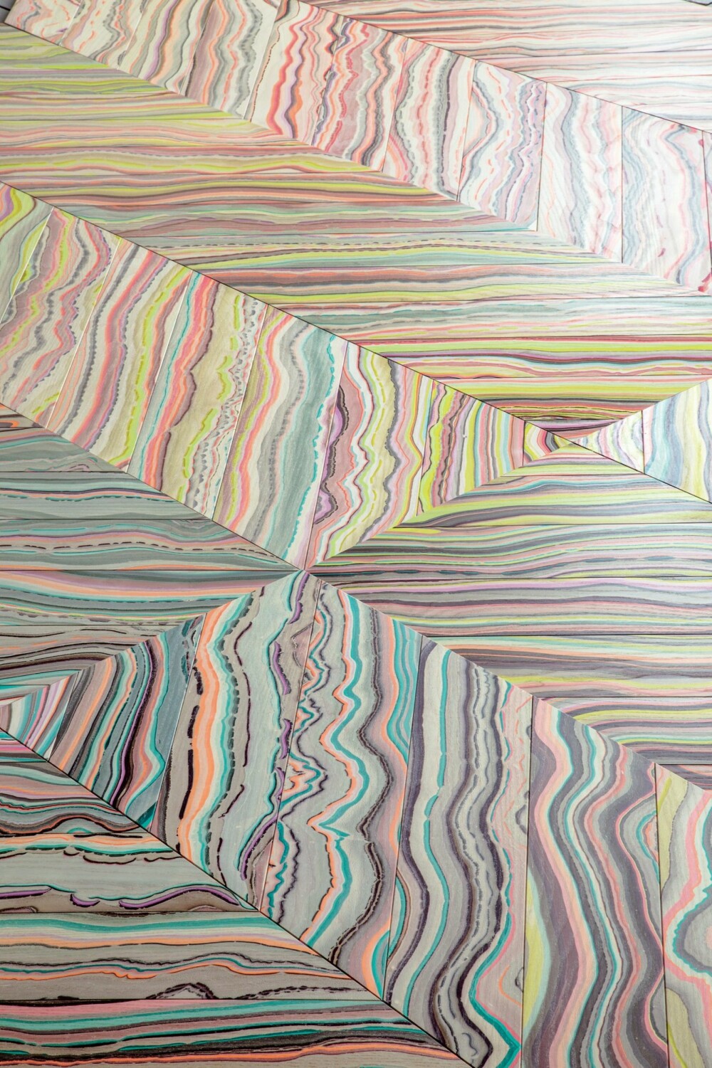 NOE FOR SEG SELV: Med modellen Refraction bygger Snedker Hansen videre på kolleksjonen Marbelous Wood. NOE FOR SEG SELV: Med modellen Refraction bygger Snedker Hansen videre på kolleksjonen Marbelous Wood.